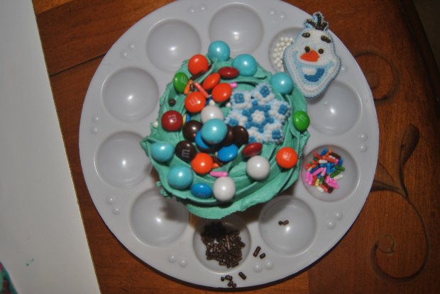 Now THAT's how you decorate a cupcake.