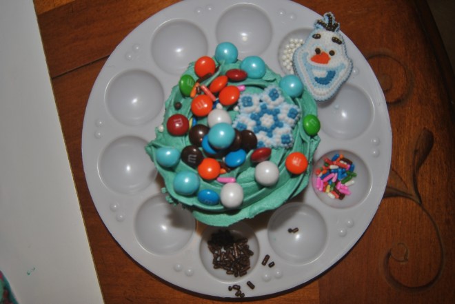 Now THAT's how you decorate a cupcake.